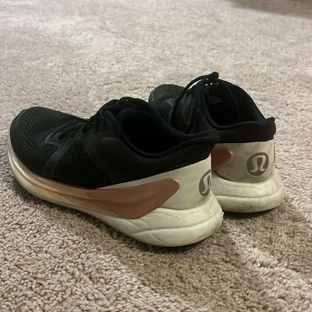 Women’s Lululemon Blissfeel Run Shoes sz 7.5